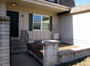 2642 SW Arrowhead Rd #D, Topeka, KS 66614