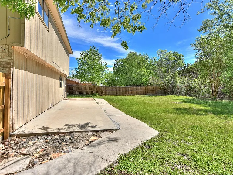 1202 Southwalk St — Photo 5