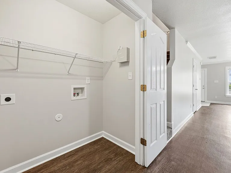404 Springwood Dr — Photo 17