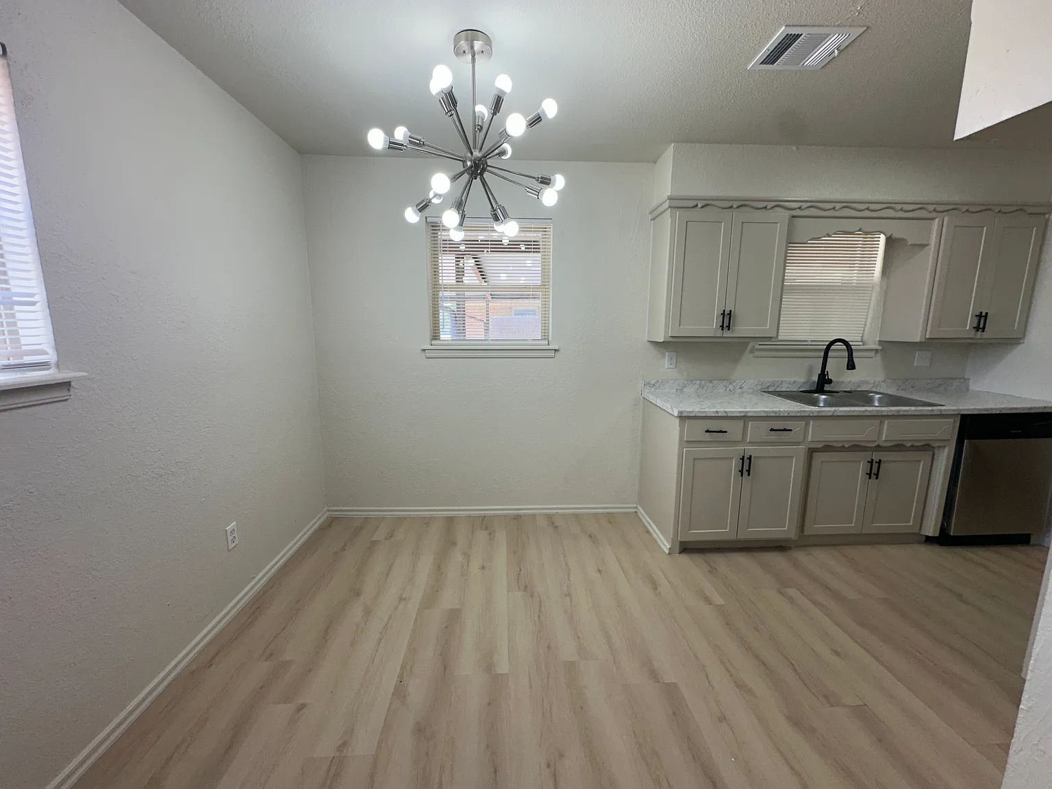 4 bed, 1.5 bath, 1167 sqft, $1,500 — Photo 2