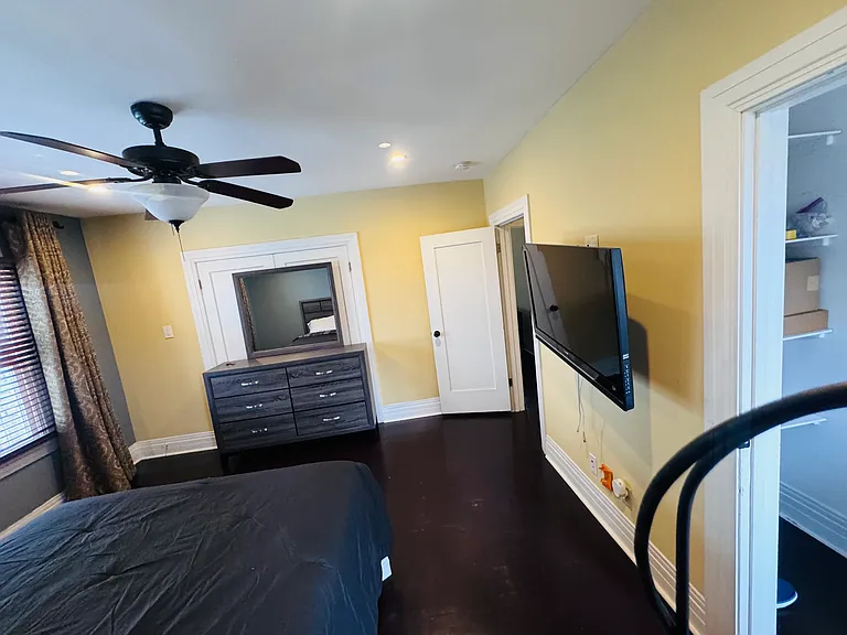 2754 Kenwood Ave #5 — Photo 8