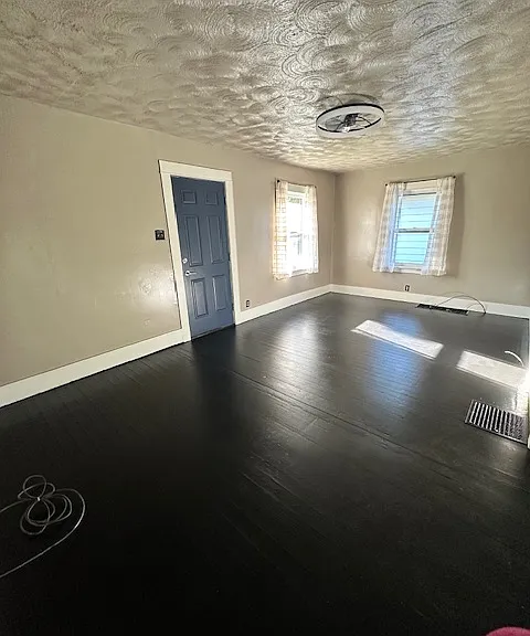 1605 Navajo St — Photo 5