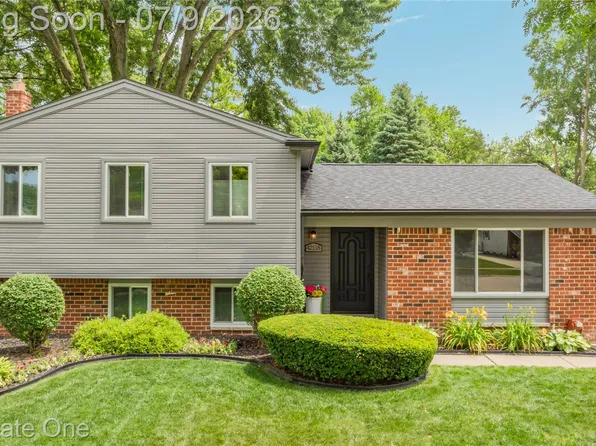 42118 Villanova Dr, Sterling Heights, MI 48313