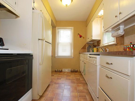 5th image of 130 Katherine Dr NE