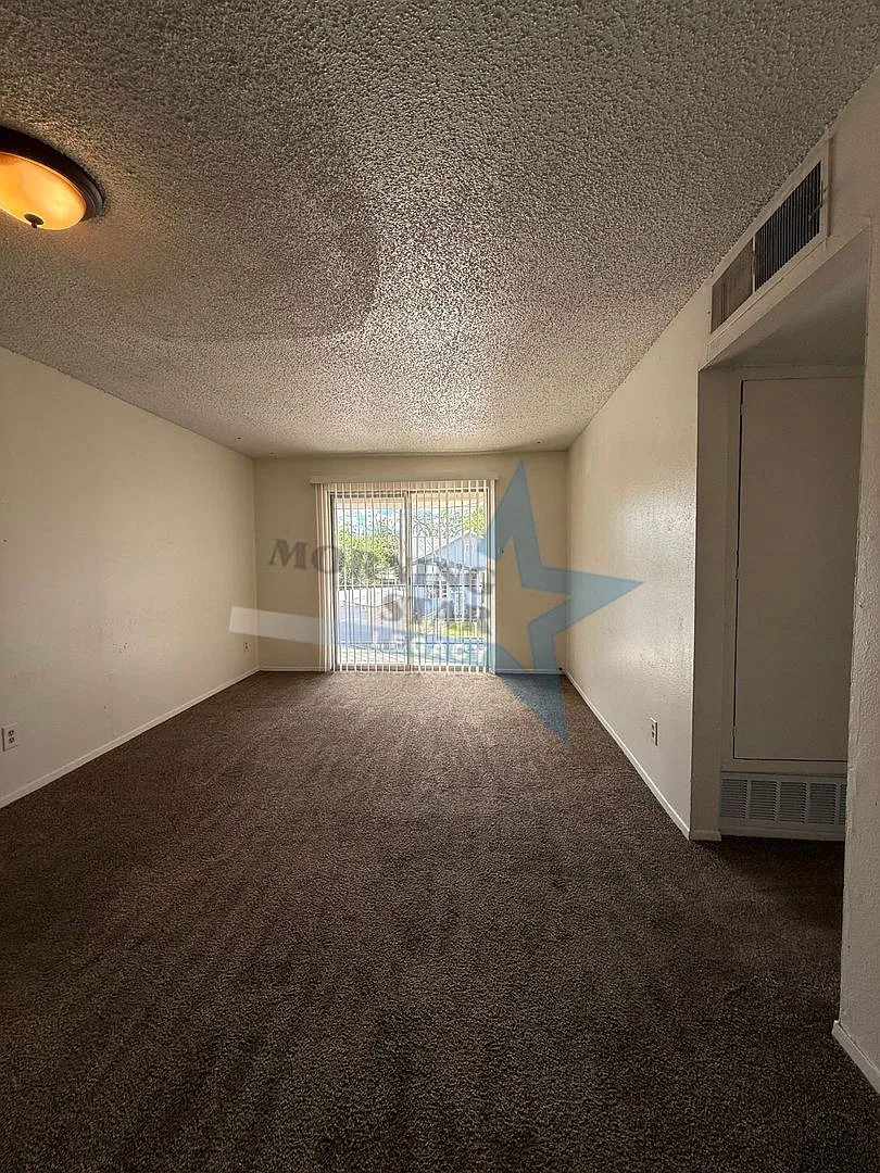 Puerta Del Sol Apartments — Photo 4