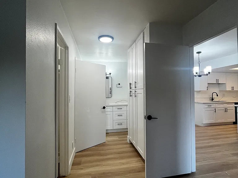 Park West Apartments — Photo 31