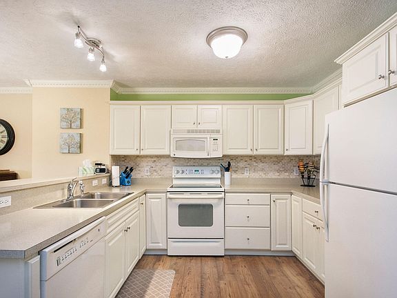 5th image of 3673 Andover Ln
