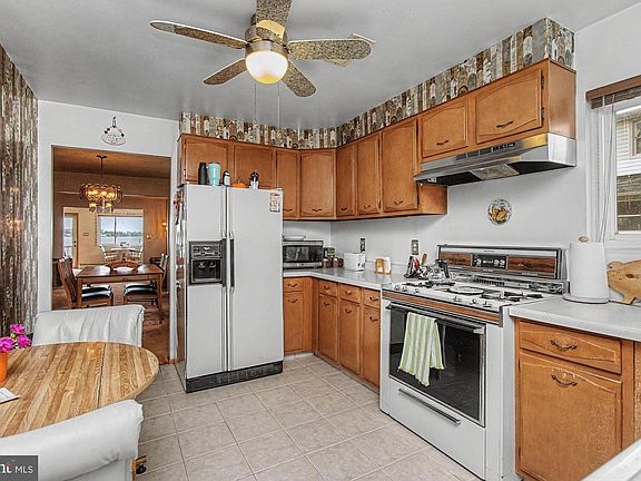 4th image of 826 Cold Spring Rd