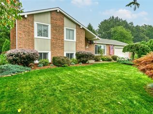 96 Chimney Hill Rd, Rochester, NY 14612