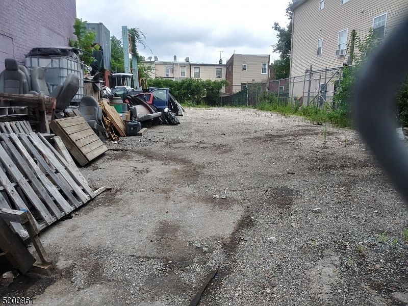 2nd image of 178 Emmet St