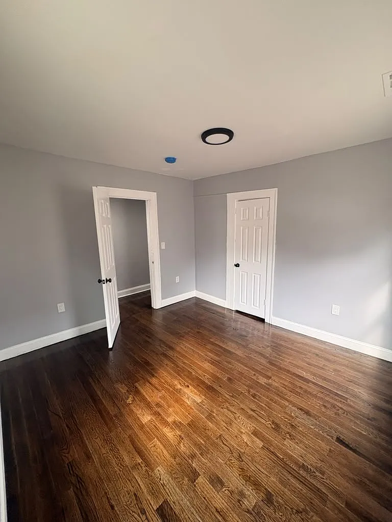 3 bed, 1024 sqft, $2,100 — Photo 4