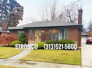 21407 Broadstone St, Harper Woods, MI 48225