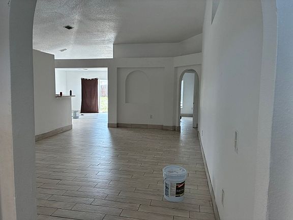 4th image of 616 Sunway Ln
