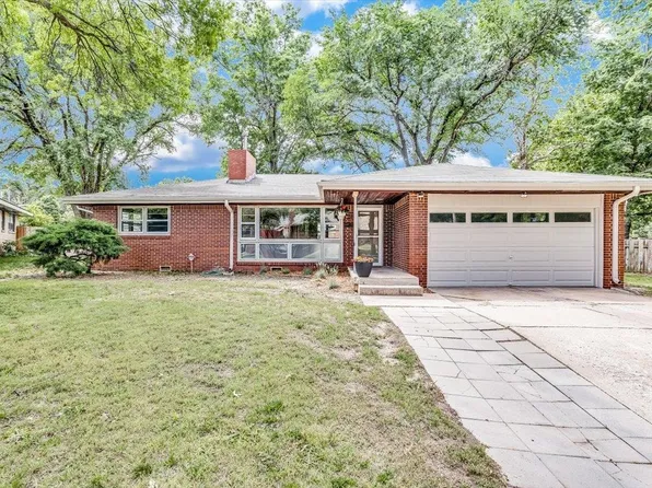 6027 Grace Ln, Wichita, KS 67208