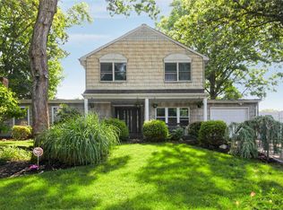 23 Circledale Ln, Holbrook, NY 11741