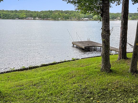 5th image of 245 Lakeshore Dr