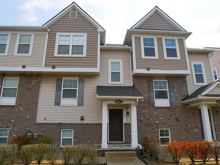 4637 Bradley Cir — Photo 1
