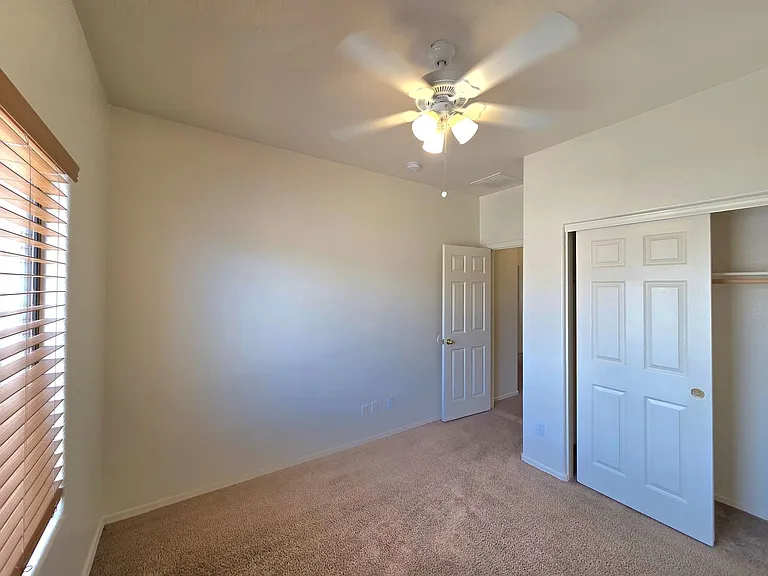 609 W Rio Vista Ln — Photo 21