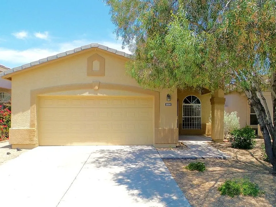 2806 E Karen Dr