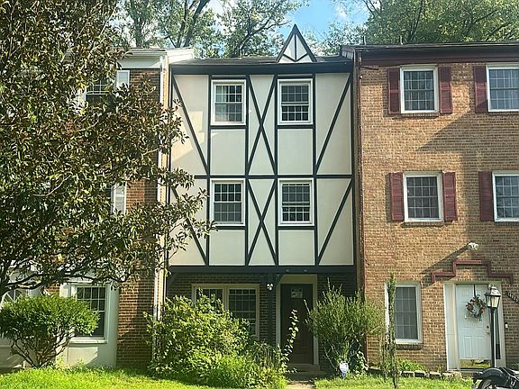 3rd image of 14833 Hoxton Sq