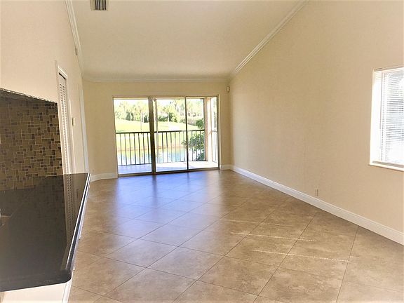 4th image of 1484 The Pointe Dr #1484