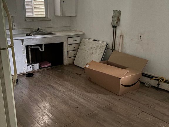 5th image of 70 Willow St