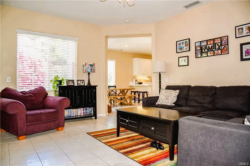 3 bed, 2.5 bath, 1581 sqft, $4,950 — Photo 2