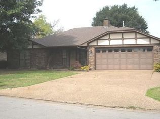 1515 N 10th St, Van Buren, AR 72956
