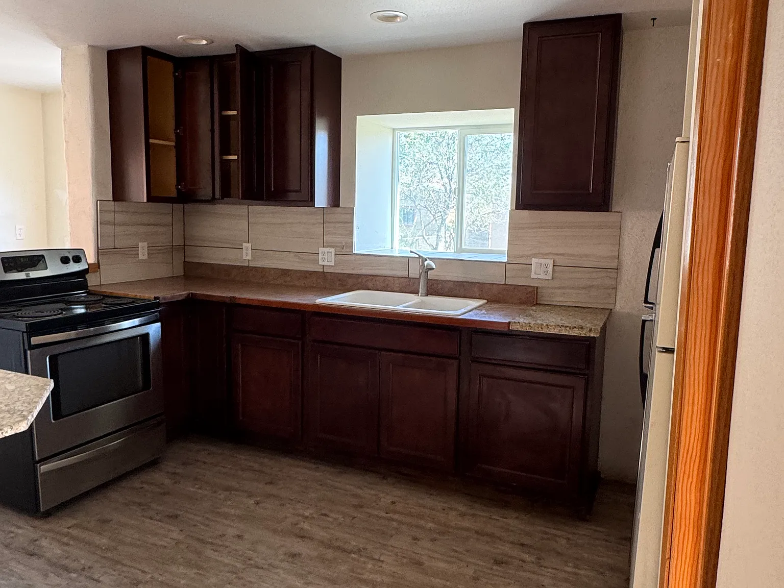 3 bed, 1.5 bath, 1100 sqft, $1,200 — Photo 4