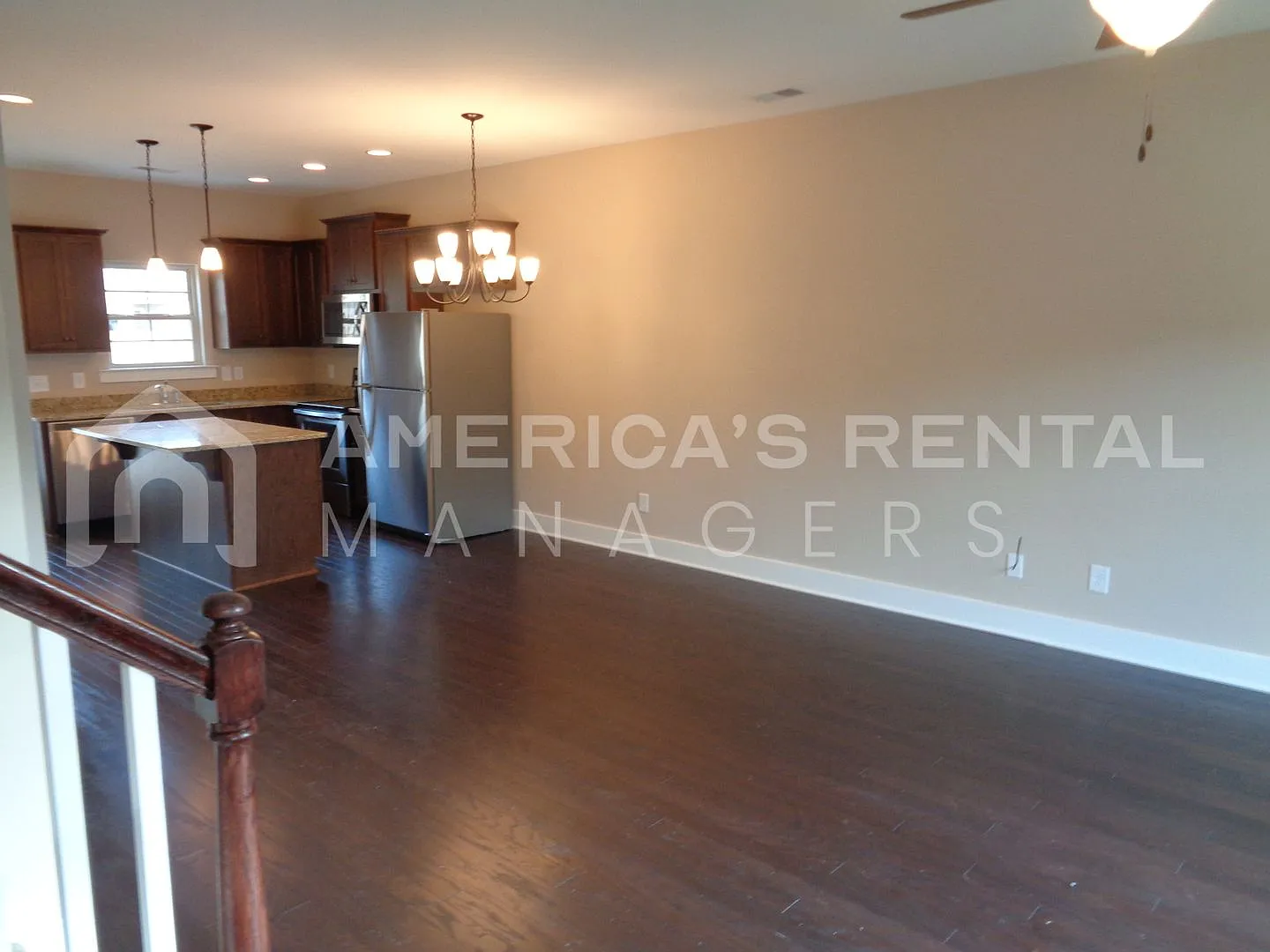 Gorgeous Town Home for Rent... Available to View with 48 Hour Notice — Photo 2