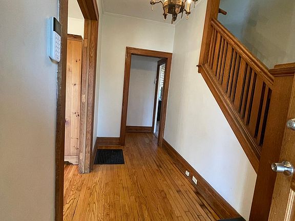 5th image of 914 E Grand Blvd