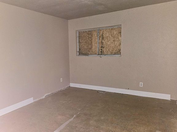 4th image of 3056 Chase St
