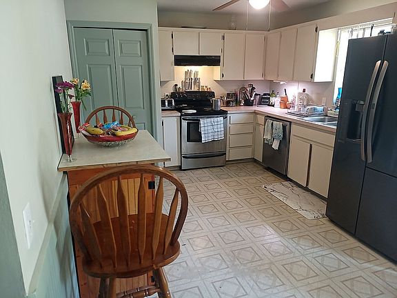 Kitchen with Breakfast Nook
