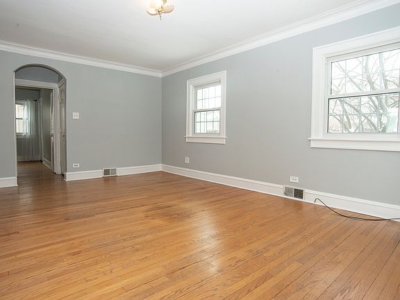 4th image of 26 Pine Ave