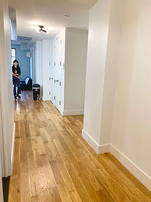 Rented by Manhattan Management LLC | media 22