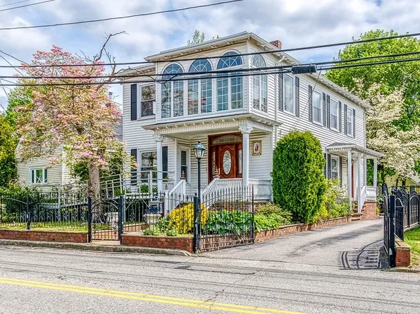 61 Old Colony Ave, Taunton, MA 02780
