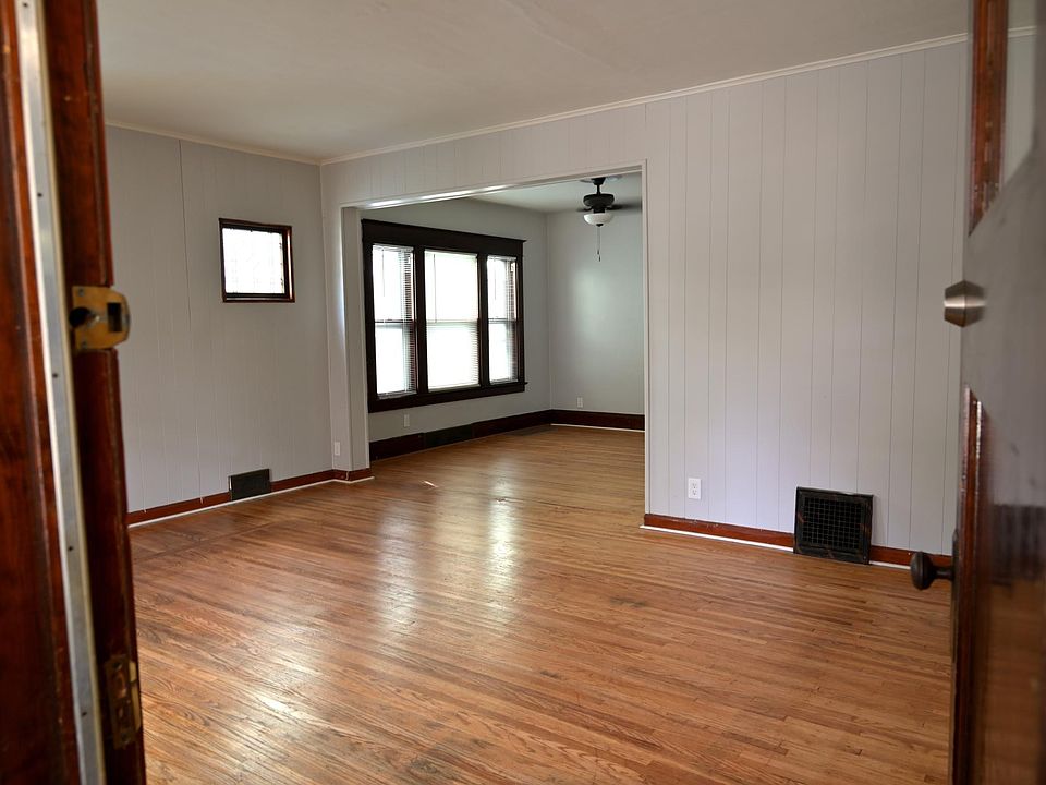 1st image of 61 Woodside Ave Floor 1