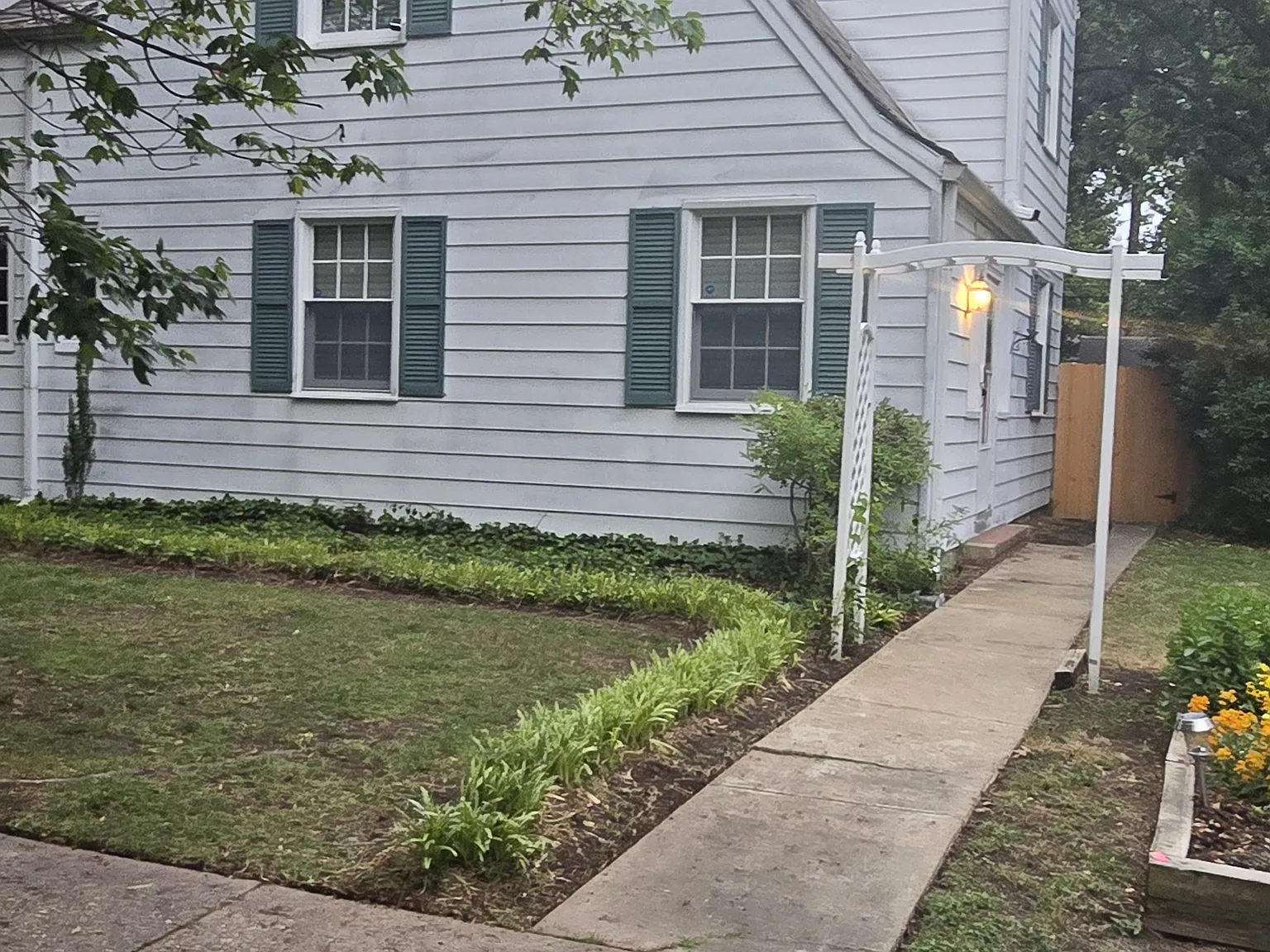 3 bed, 1.5 bath, 1318 sqft, $2,900 — Photo 2