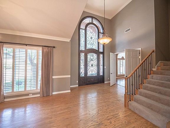 5th image of 4902 Oakwood Ct