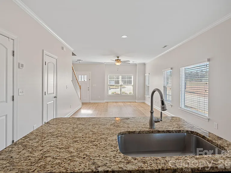 2503 Gallery Dr — Photo 8