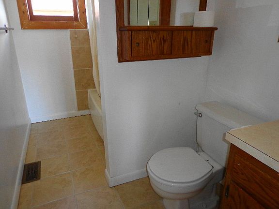 3rd image of 153 W Lewis St