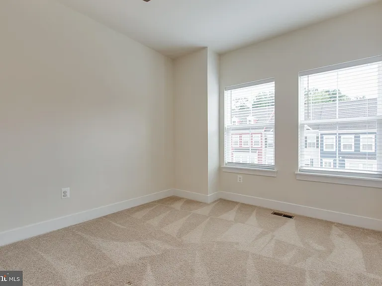 2546 Buckthorn Dr — Photo 31