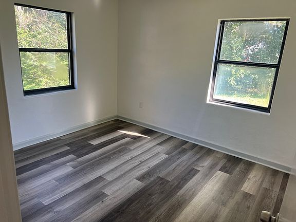 4th image of 400 Clairmont Dr