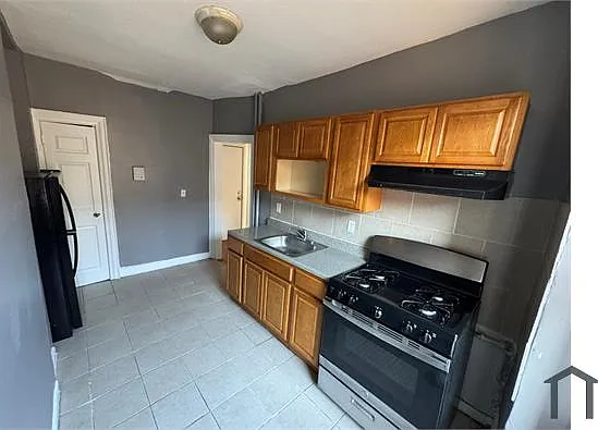 323 Park Ave #14 — Photo 1