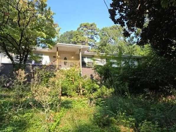 317 Woodlawn Dr, Rossville, GA 30741