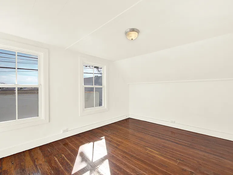520 Indian Aly — Photo 16