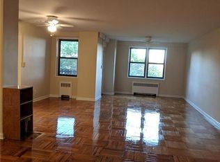 54 Circuit Rd, New Rochelle, NY 10805