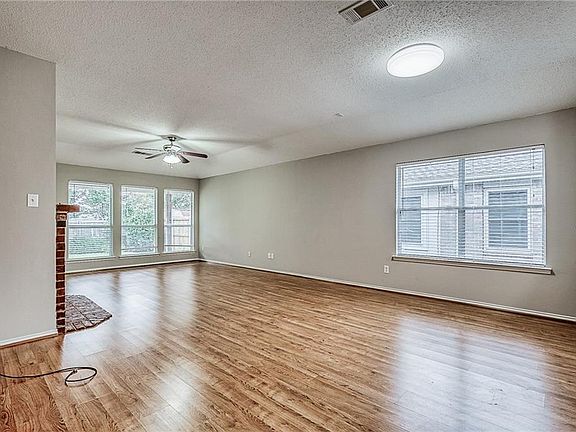 4th image of 2800 Glenhaven Dr