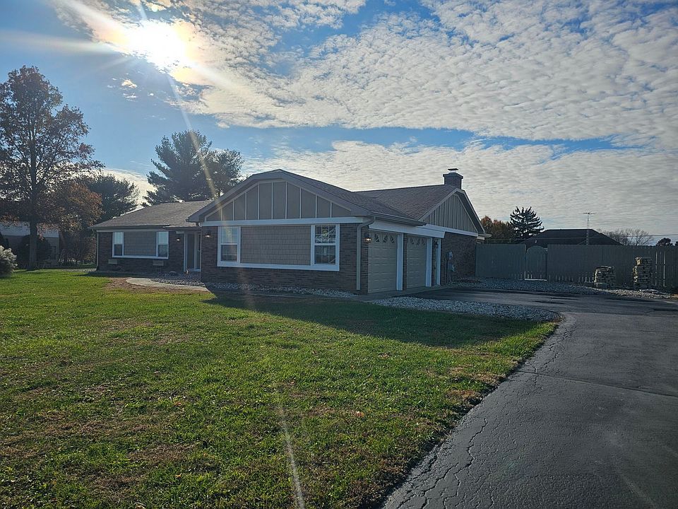 1st image of 795 Country Club Dr