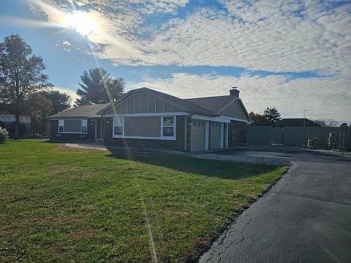795 Country Club Dr Photo 1